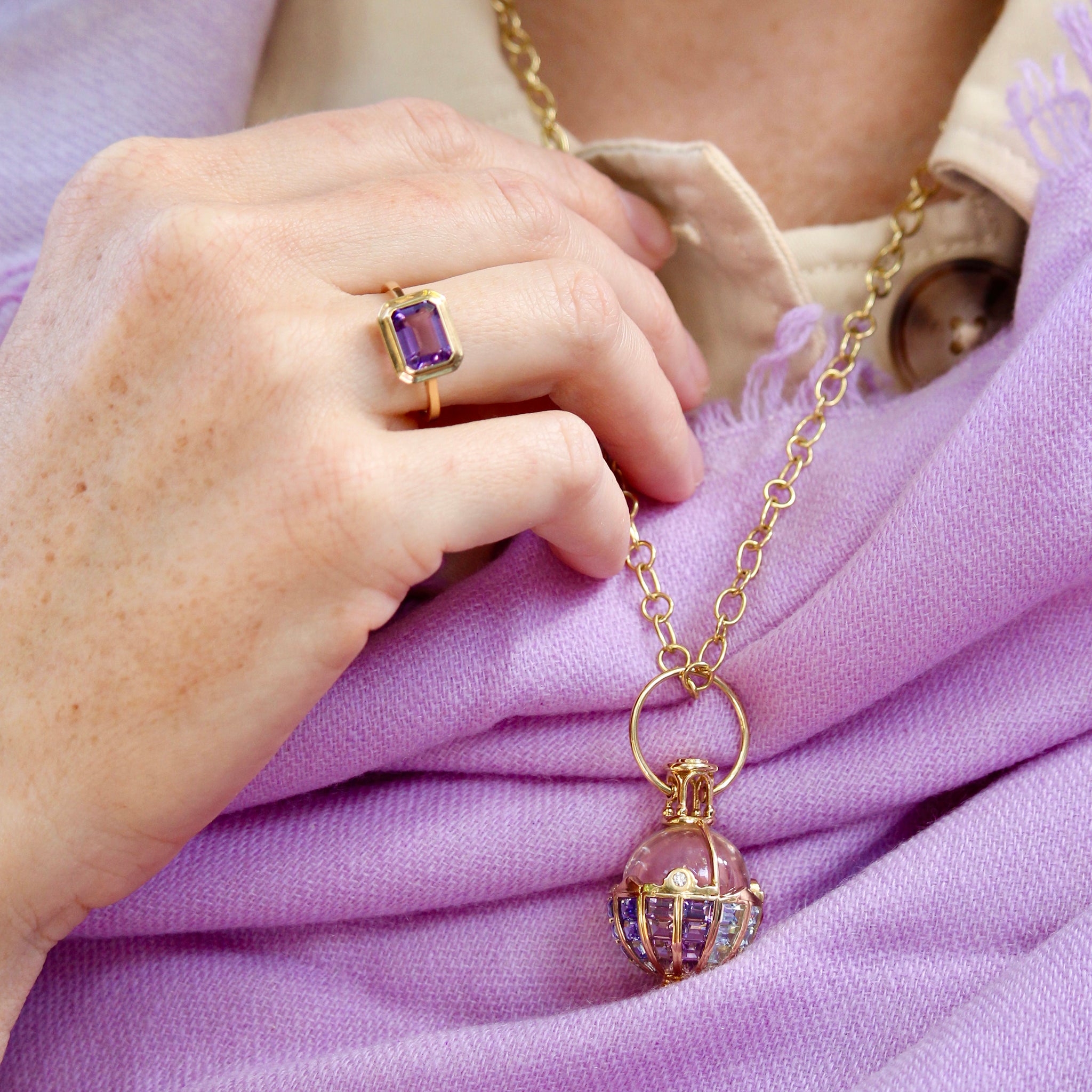 Goshwara Emerald-Cut Amethyst Bezel Set 18K Gold Ring